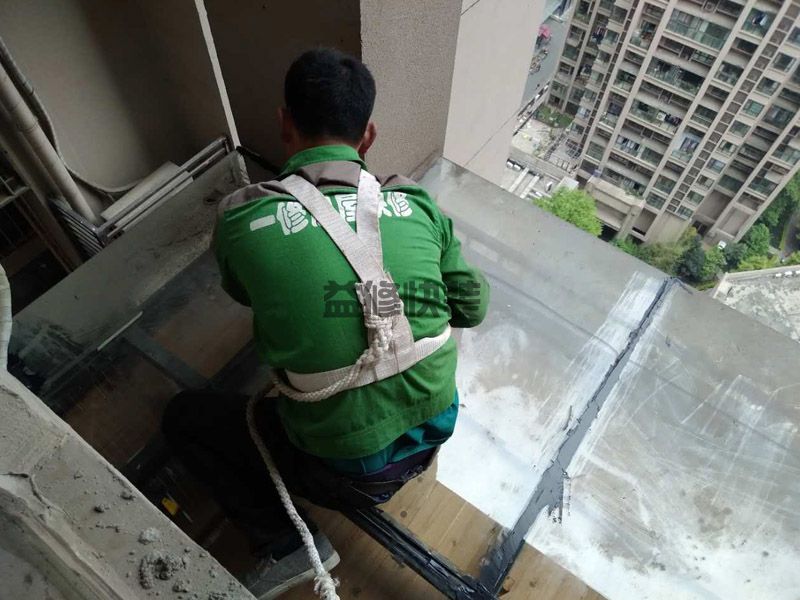 濟南濟陽區(qū)陽光棚基層清理打膠