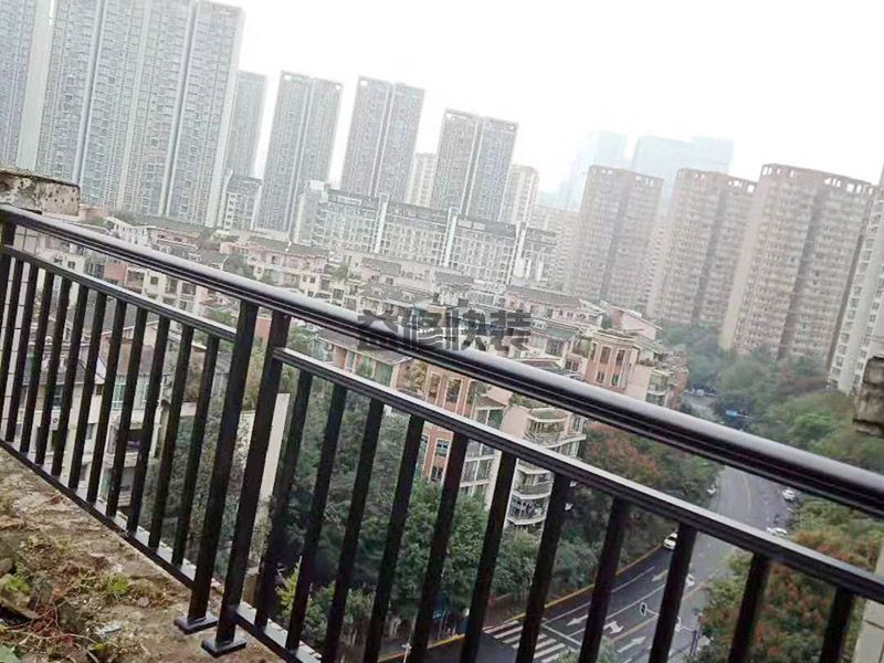 北京石景山屋頂露臺(tái)欄桿翻新,水電改造,櫥柜安裝