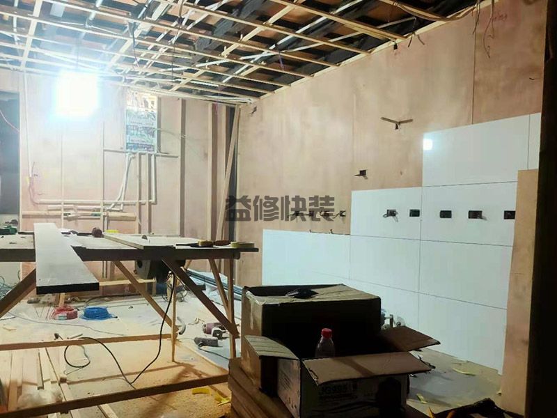 濰坊昌樂(lè)縣門(mén)店木工現(xiàn)場(chǎng),舊房改造,燈具安裝
