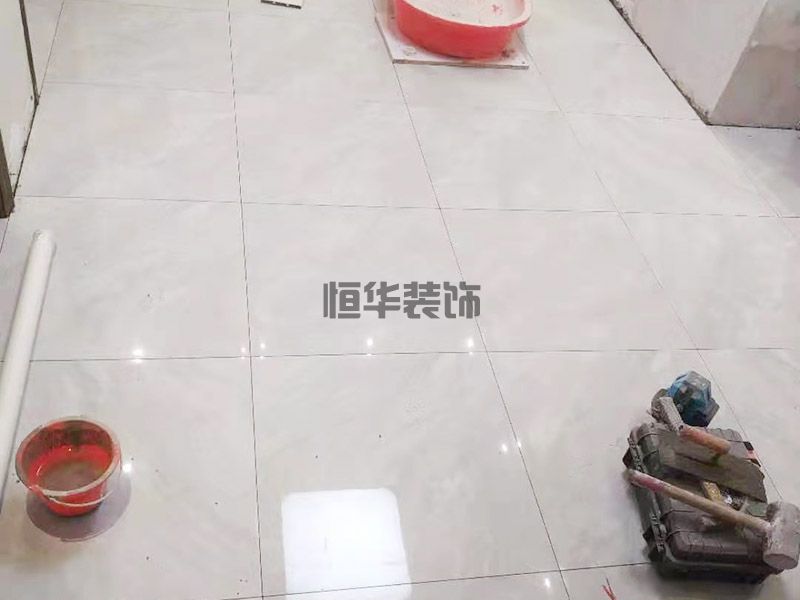 地磚空鼓、裂縫怎么辦？老師傅瓷磚維修有竅門(圖2)