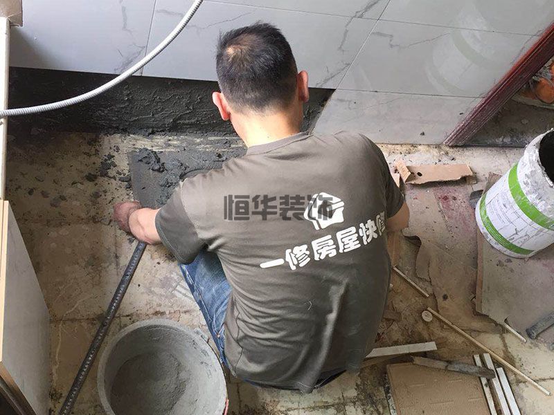 地磚空鼓、裂縫怎么辦？老師傅瓷磚維修有竅門
