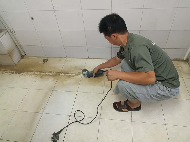 衛(wèi)生間主管道漏水怎么辦？衛(wèi)生間水管漏水補漏小技巧