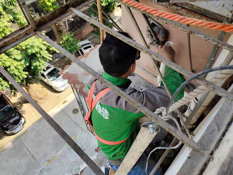 房屋建筑外墻漏水了該找誰解決？