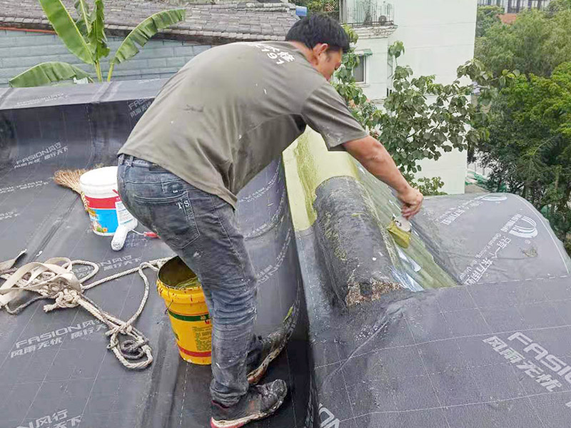 屋頂漏水找專業(yè)的防水公司多少錢