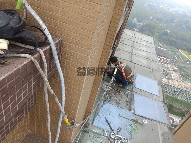 武漢做窗戶防水 價格貴不貴,武漢做窗戶防水 專業(yè)公司電話？(圖2)