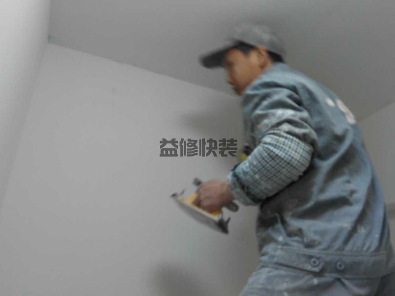 一樓老房墻面返潮起皮可以貼墻紙嗎，墻面起皮脫落怎么處理好？