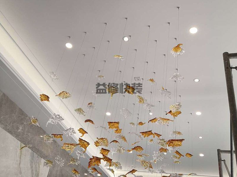 臥室裝修墻紙怎么貼,大團(tuán)花壁紙盡量不要在整個房間貼滿