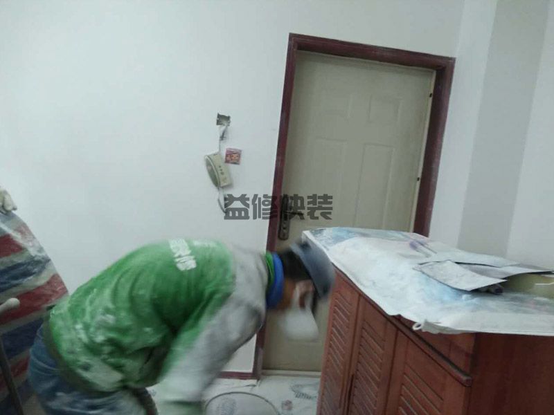 客廳墻面涂料用什么顏色好看,明亮的家具適合搭配厚實(shí)的深色調(diào)