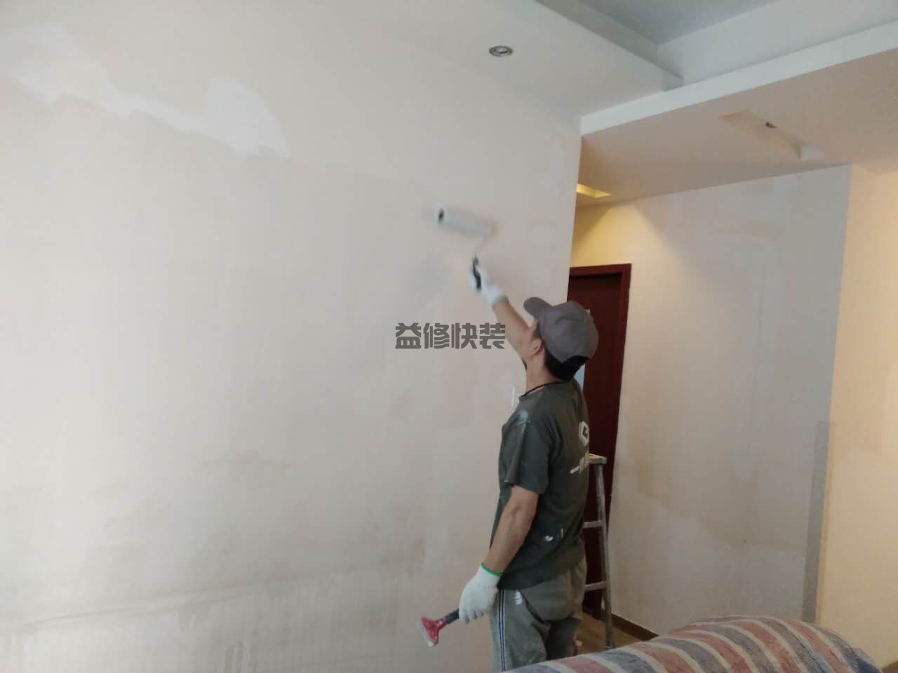 天花板掉一塊怎么處理,只是這樣會(huì)存在新舊墻體色差