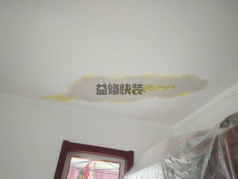 有浴缸的衛(wèi)生間裝修,墻面用一些磚相對(duì)的花俏