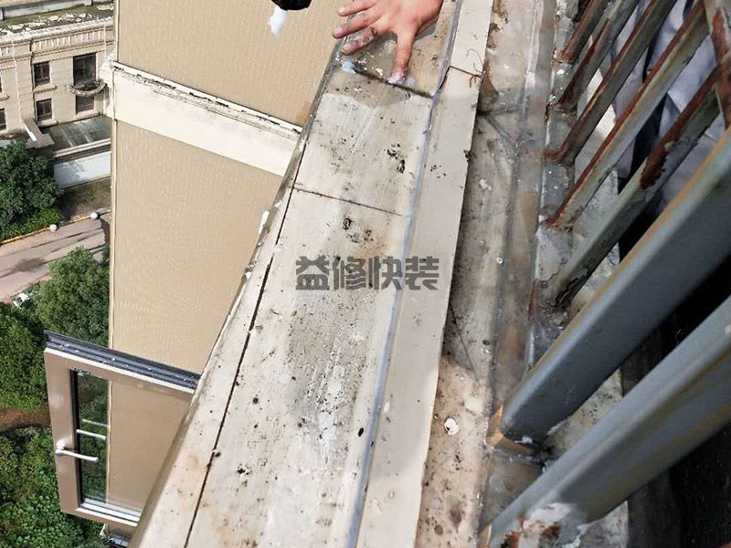 陽(yáng)臺(tái)窗戶滲水如何補(bǔ)漏，30年窗戶滲水維修老師傅告訴你幾個(gè)妙招
