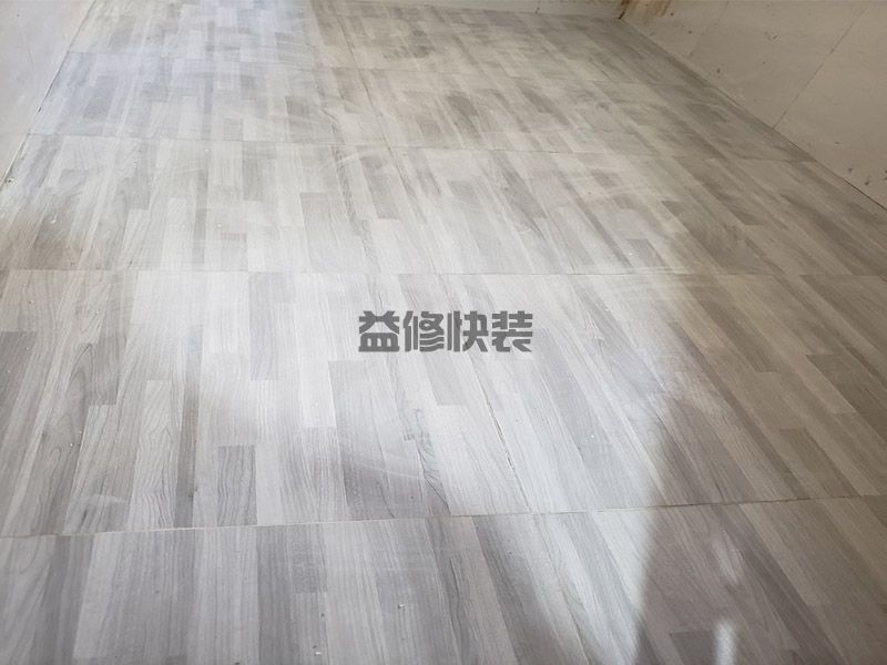 破舊出租房便宜改造刷面漆,涂刷在需要修補(bǔ)的墻面(圖2)