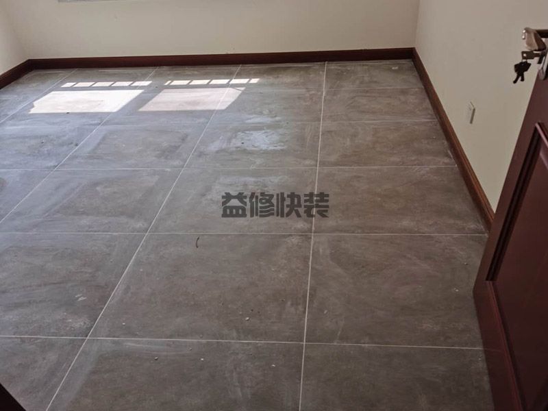 太原小店區(qū)地板拆除鐵瓷磚,客廳改造,門窗安裝(圖2)