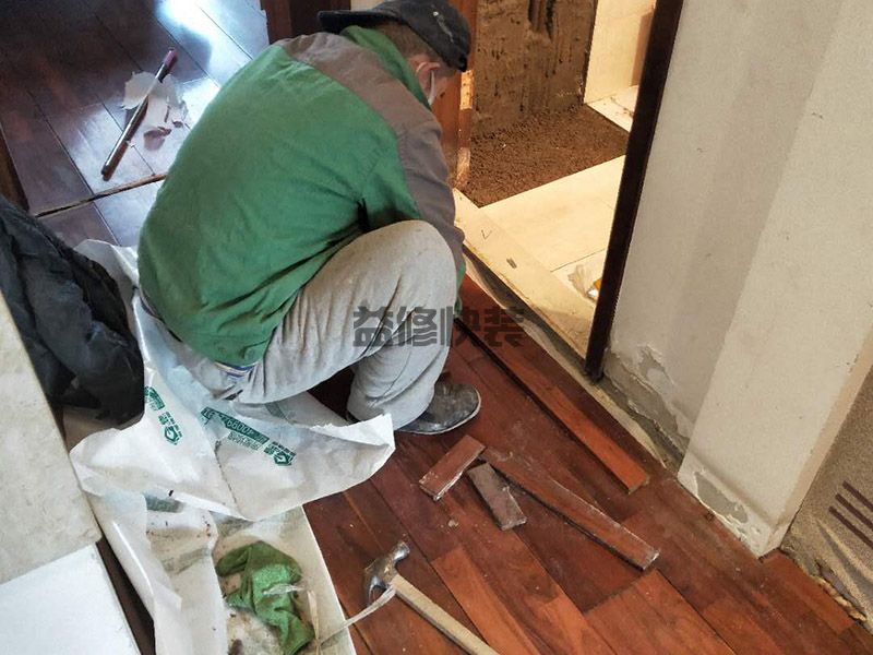 南充家具修理上門服務,木家具傷得多要屬刮傷(圖2)