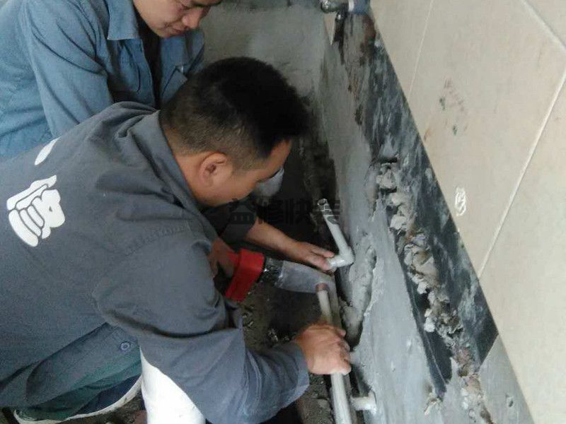 廚房地板往上滲水怎么解決，廚房地板往上滲水方法(圖2)