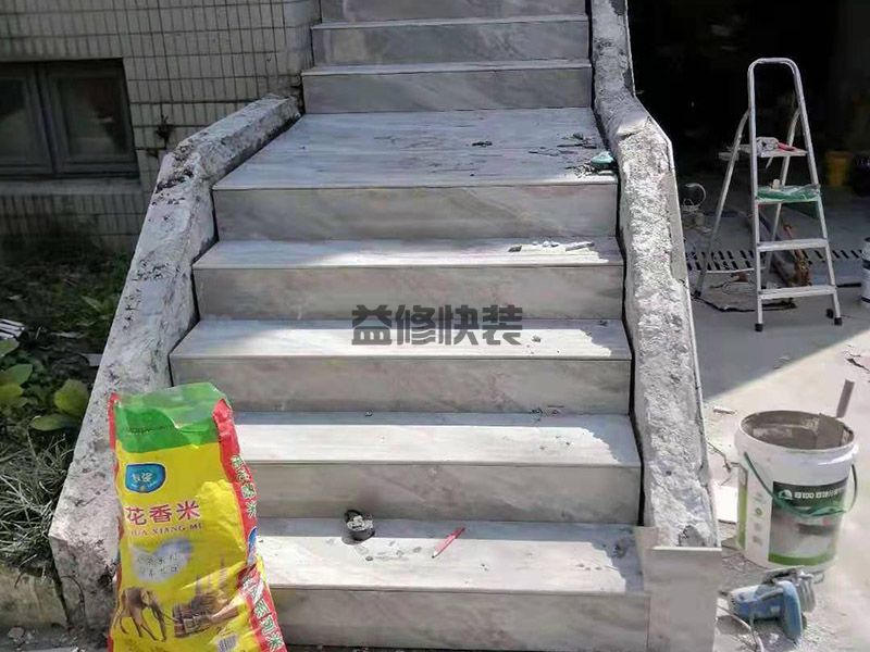 洛陽(yáng)西工區(qū)庭院貼磚,舊房改造,墻面粉刷(圖3)