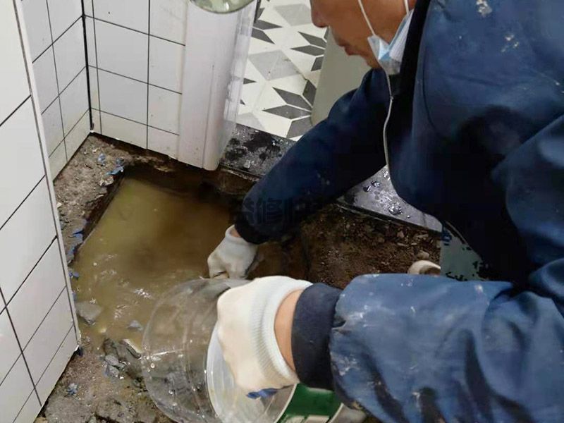 天津北辰區(qū)衛(wèi)生間拆地磚漏水維修,舊房翻新,瓷磚維修(圖3)