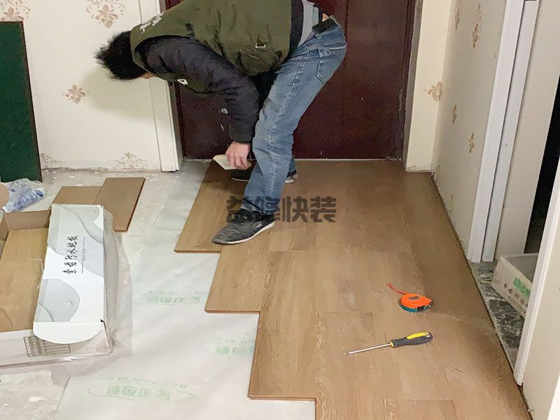 復(fù)合地板怎么安裝,原來(lái)實(shí)木地板和復(fù)合地板安裝有那么大的差別(圖4)