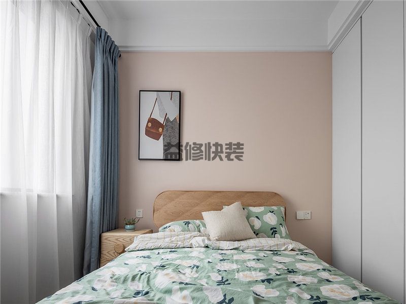 網(wǎng)友：臥室房頂膩?zhàn)娱_裂是怎么回事，嚇得以為是房子要塌了